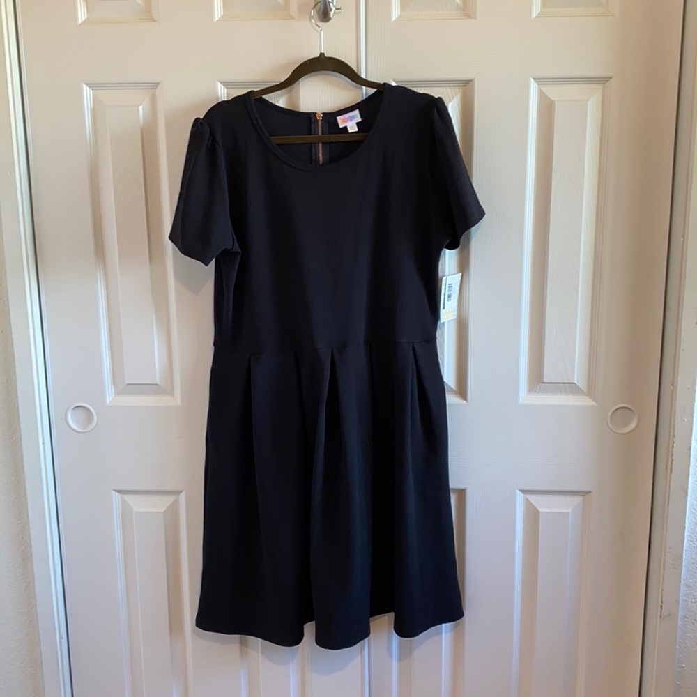 LuLaRoe black Amelia NWT